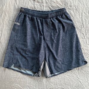 Men’s 7” blue/slate lululemon linerless surge shorts